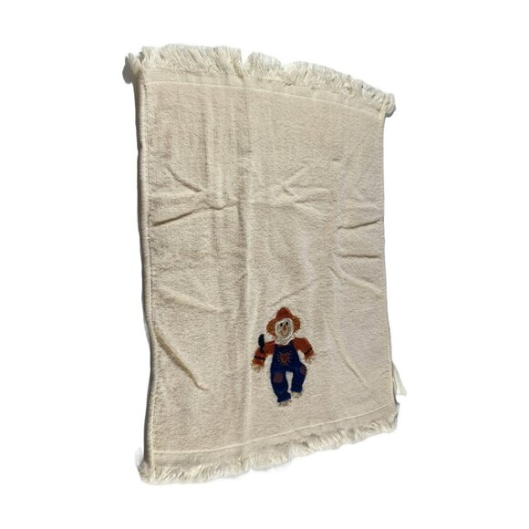 VTG (?) Embroidered Hand Towels/Wash Cloths 3 Lot Scarecrows (2) & Fall Wreath - Picture 2 of 15